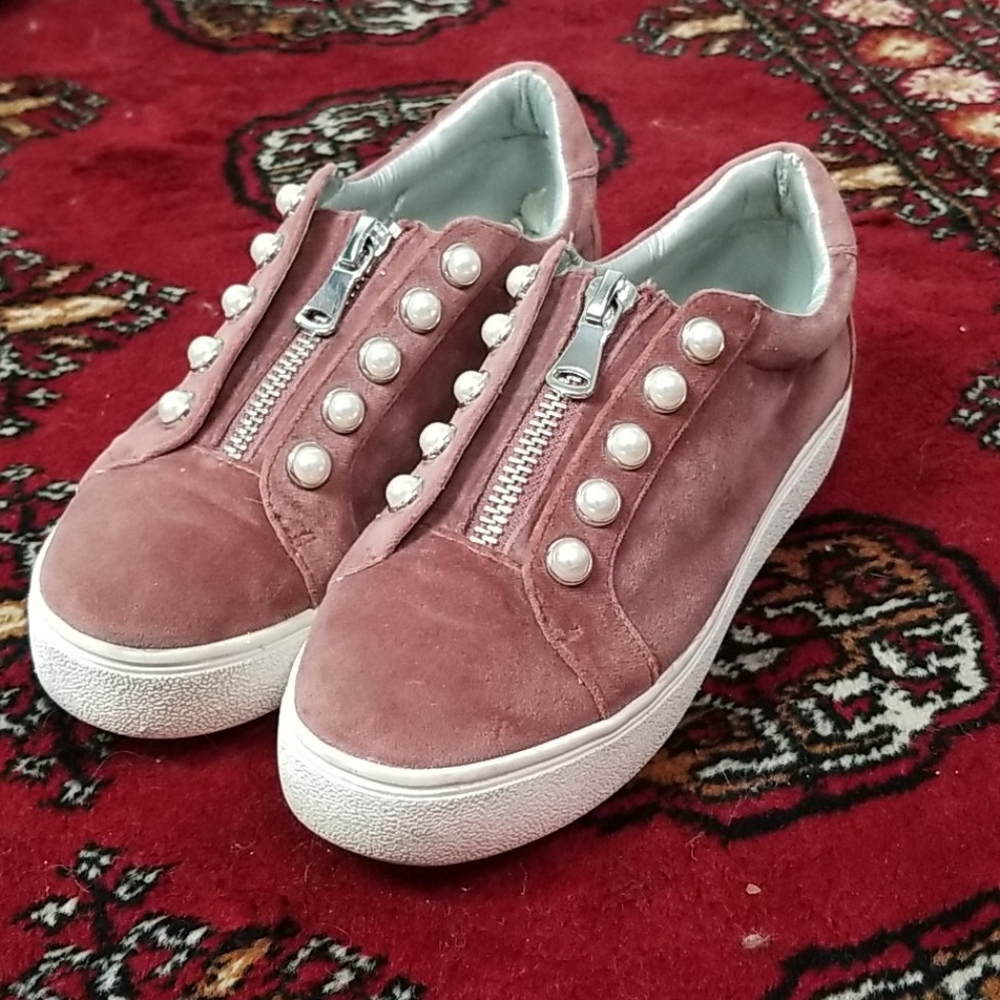 Steve madden velvet pearl pink slip on tennis shoe